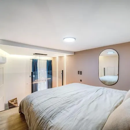 Modern Oasis In Roekk Street By Nw *
