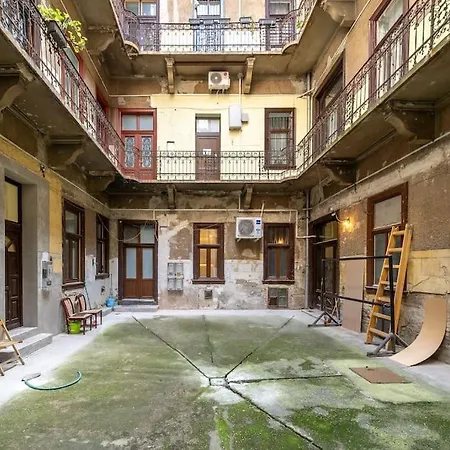 Modern Oasis In Roekk Street By Nw Budapest