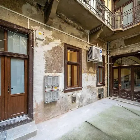 Modern Oasis In Roekk Street By Nw * Budapest
