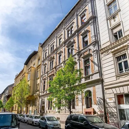 Modern Oasis In Roekk Street By Nw Budapest